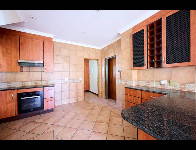 4 BEDROOM HOUSE FOR SALE IN KYALAMI HILLS